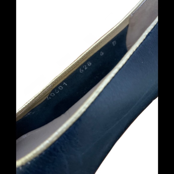 Salvatore Ferragamo Vara Bow Pump Shoes - Picture 7 of 7